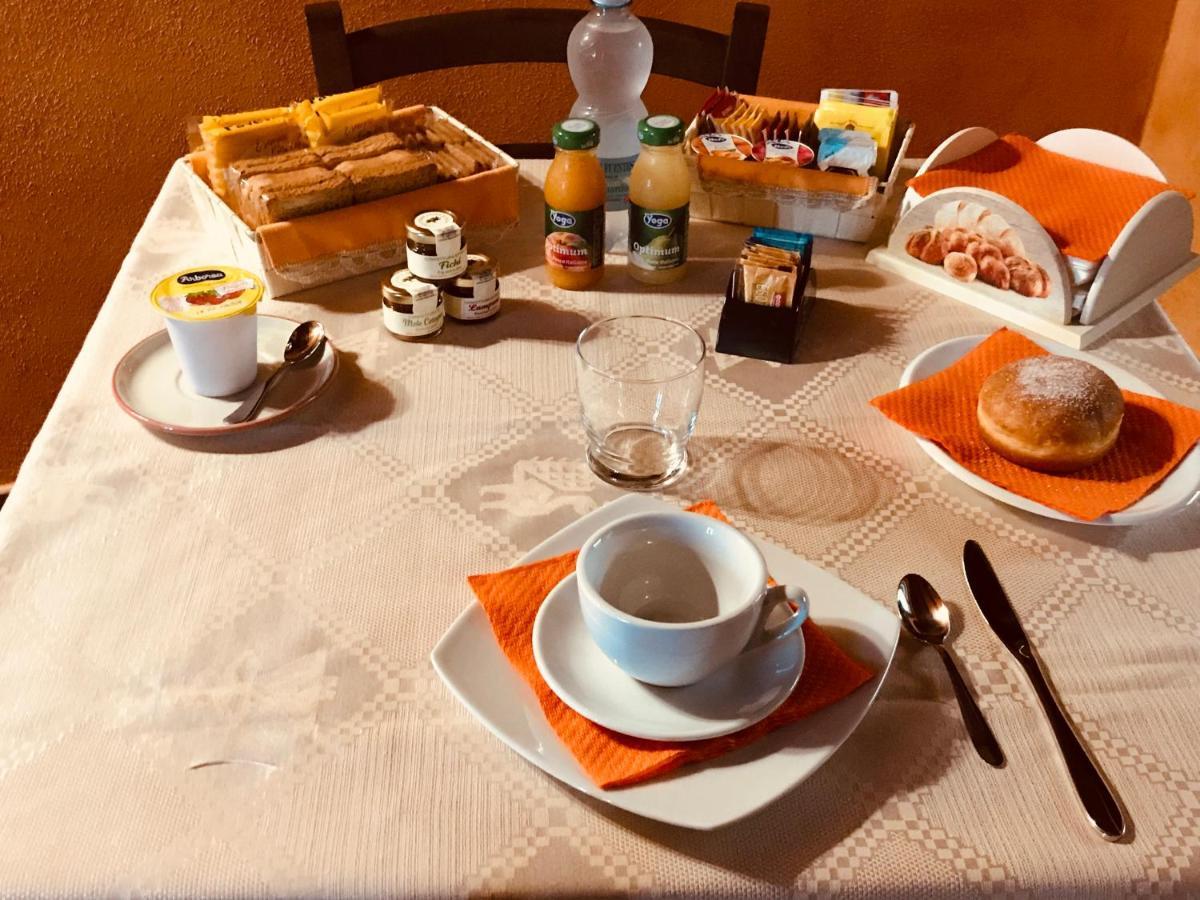 B&B Linu Ruiu Санту Лусурджу Екстериор снимка